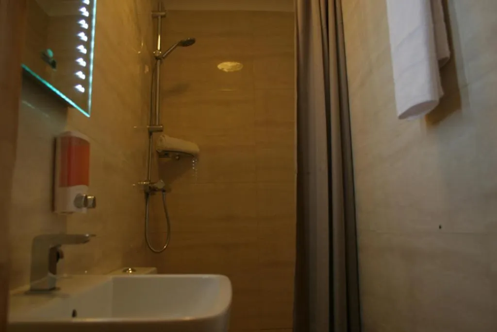 Baytree Hotel London 3*,